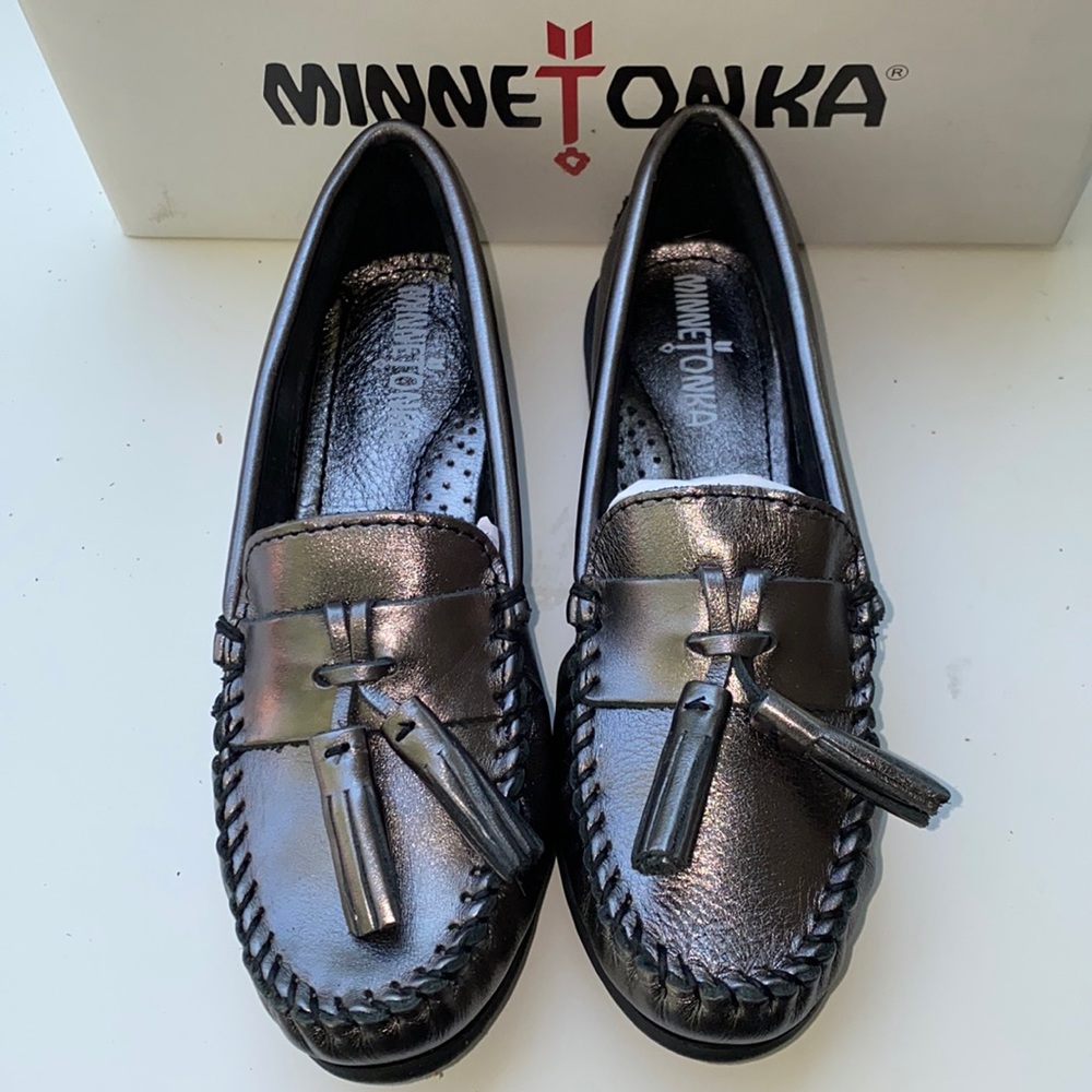 AUTH NIB Minnetonka Grace Leather Moc Gunmetal